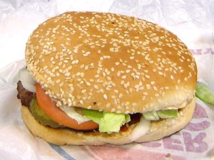 Un "Whopper" McDonald's o Burger King